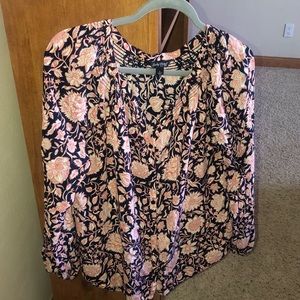 Lucky Brand lightweight top!